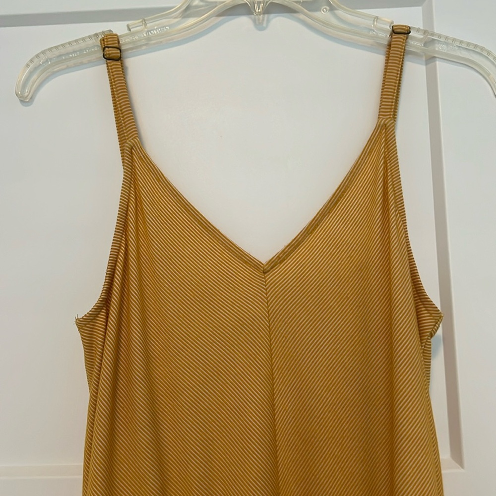 UNIVERSAL THREAD DRESS WITH ADJUSTABLE STRAPS.L. ptp18”. ptb29”. Pit to waist 9” - Picture 3 of 6
